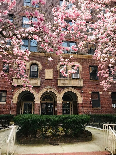 Photo - 62-98-98 Saunders St Townhome