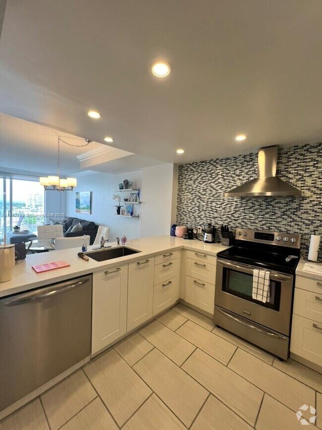 Building Photo - 6900 Bay Dr Unit 10H Rental