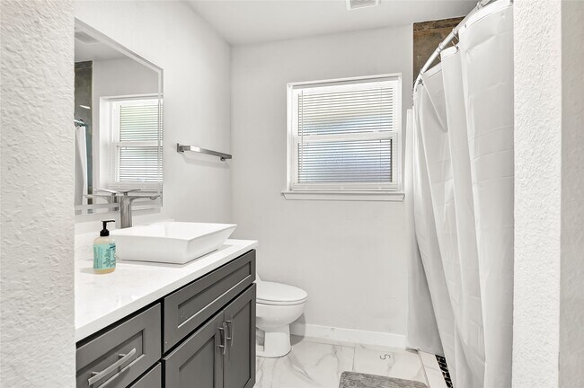 Photo - 22406 Fincastle Dr