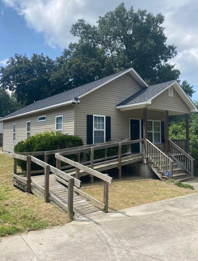 Photo - 577 Manly Ave