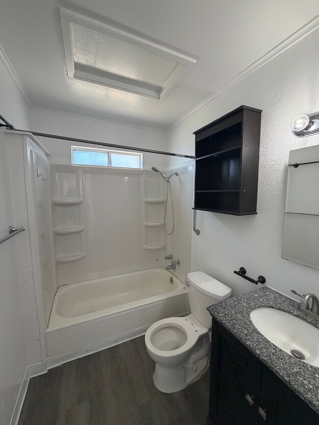 125 W D St