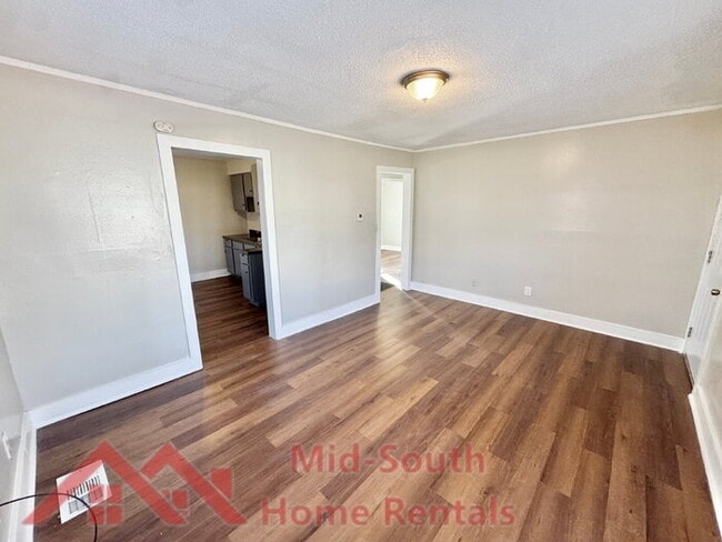 Photo - 2071 Hubert Ave