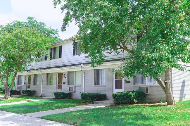 Building Photo - Grosvenor North Townhomes