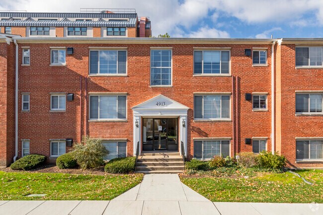 Cambridge Square - Entrance - Cambridge Square