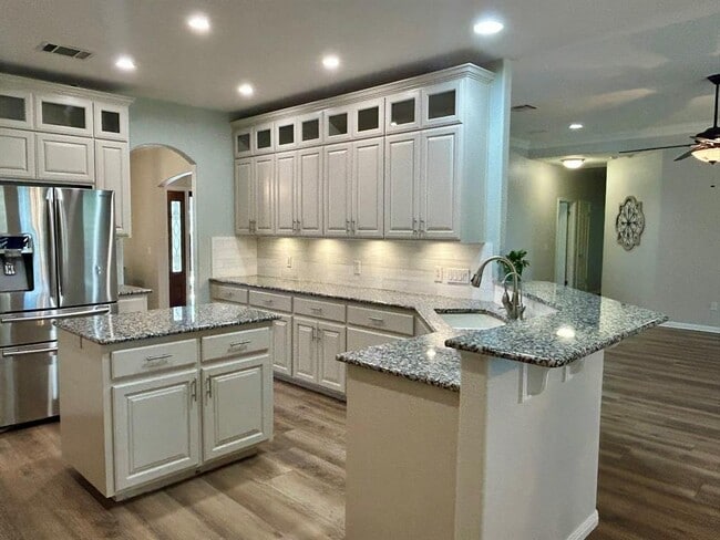 Photo - 121 Post Oak Ln