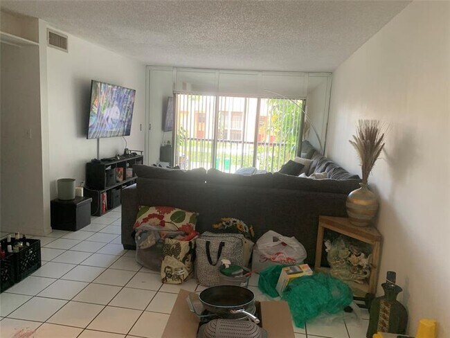Photo - 9150 NW 38th Dr Unidad 212