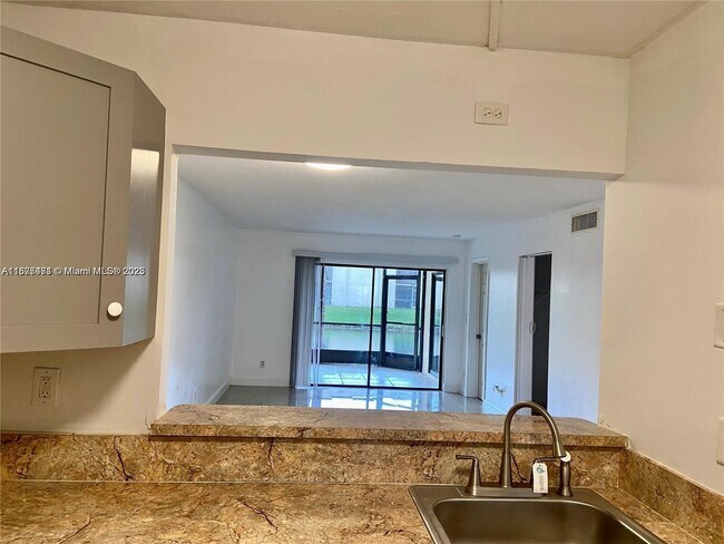 Building Photo - 3199 Foxcroft Rd Unit 113 Rental