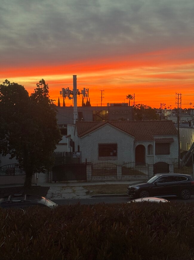 amanecer desde el balcón - 1339 S Mansfield Ave