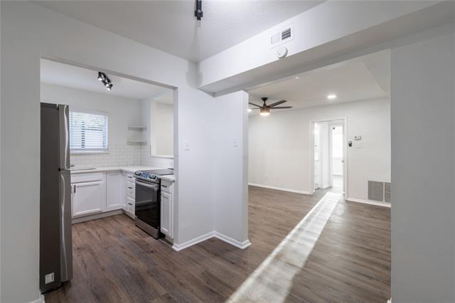 Building Photo - 5921 Gaston Ave Unit M