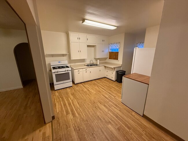 Photo - 355 N Cheyenne St