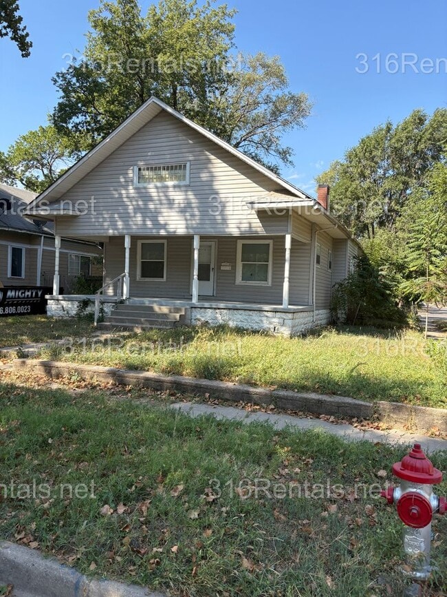 Building Photo - 257 N Poplar Ave