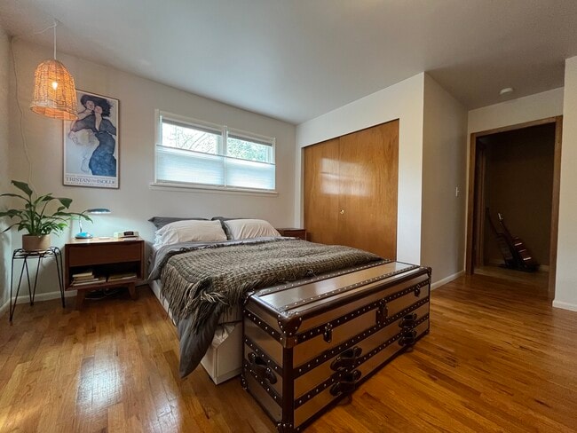 Private Bath Access - 19202 20th Ave NW Unit Coastal Suite