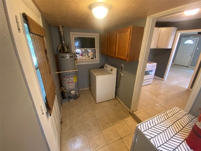 Photo - 2103 Holly Dr