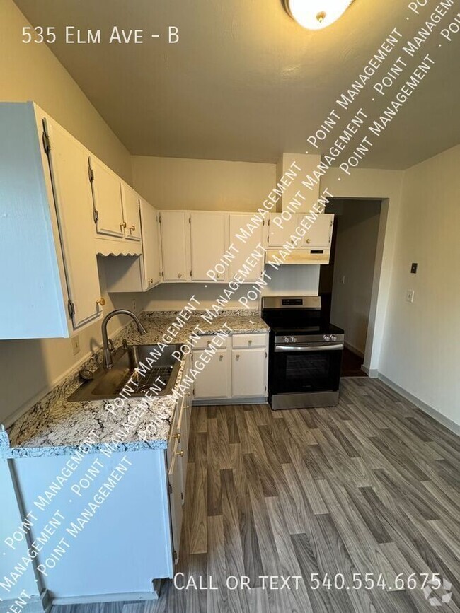 Building Photo - REMODELED APARTMENT Unit B