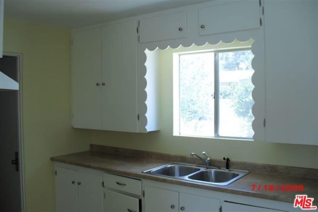 Photo - 993 W Hays St