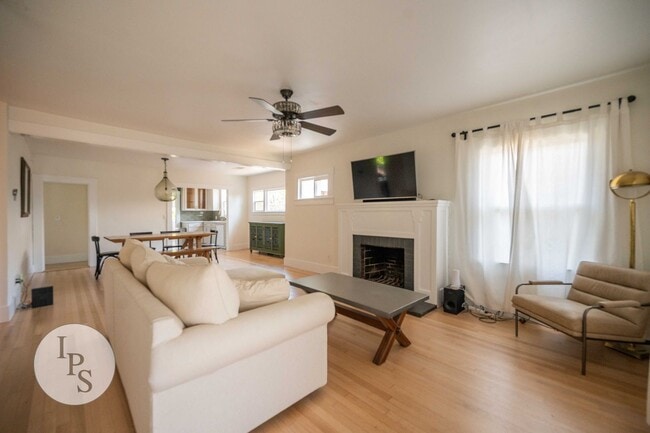 Photo - Beautifully Updated Fresno Tower Home, 3BR/2BA, plus Solar!!