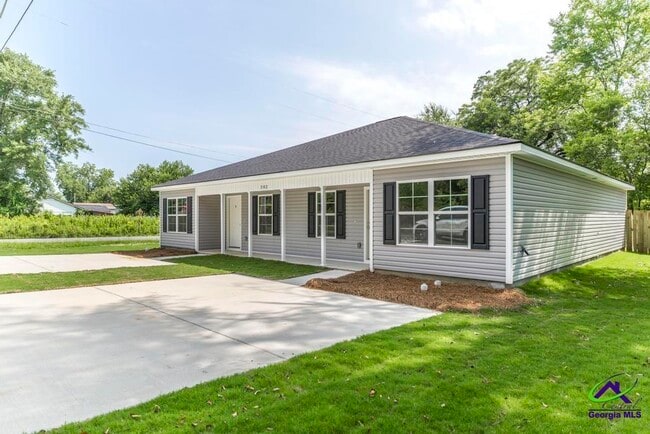 302 S 2nd St