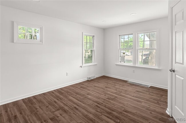 Photo - 8521 Sheridan Dr