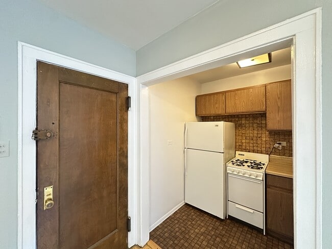 Photo - 739 W Belmont Unit 211