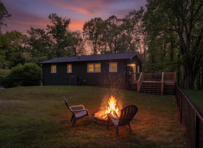 Photo - Pet Friendly 3/1 House, Fenced Yard, Deck, Fire Pit & Basement