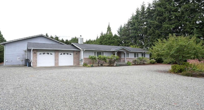 Building Photo - 3 bed 2.5 bath home in a private country setting, close to town. All new luxury vinyl plank floor...