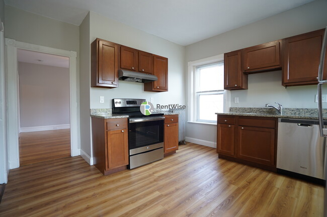 Building Photo - 900 Massachusetts Ave Unit 6 Rental