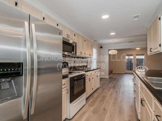 Photo - 8358 Knights Bridge Rd