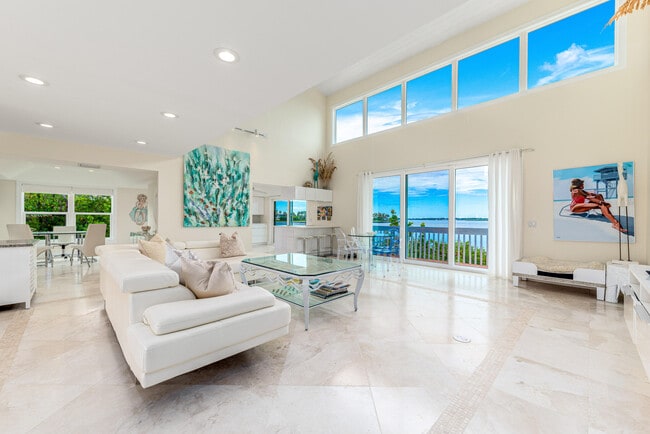 Photo - 1470 SE MacArthur Blvd