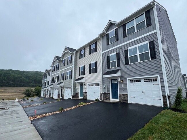 Building Photo - Brand New Townhouse, Great Location!