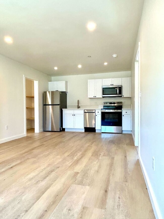 Photo - Now Leasing for the 2026-2027 School Year:... Unidad 383.5 Lemon Street