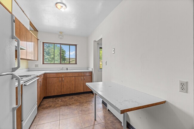 Photo - English Manor Unit 207