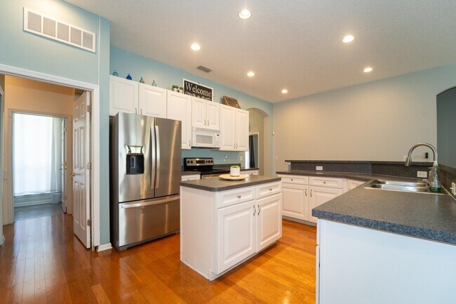 Photo - 109 Bilbao Dr
