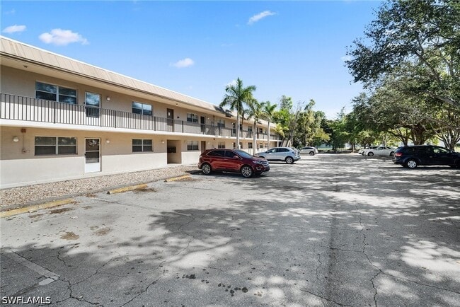 Building Photo - 1560 Colonial Blvd Unit 234