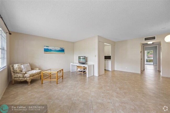 Building Photo - 4701 Martinique Dr Unit J1 Rental
