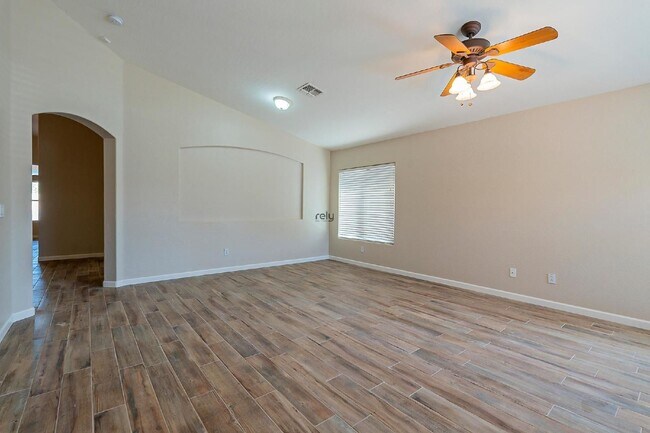 Photo - 11570 W Yuma St