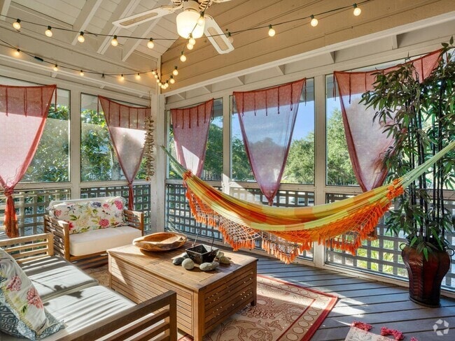 Building Photo - 3BR/3BA Fully Furnished Beach Cottage at H... Unit 223 Rental