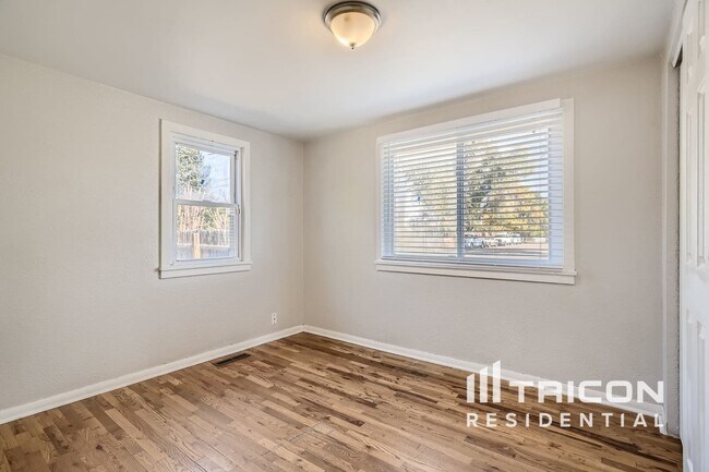 Photo - 185 N Harlan St