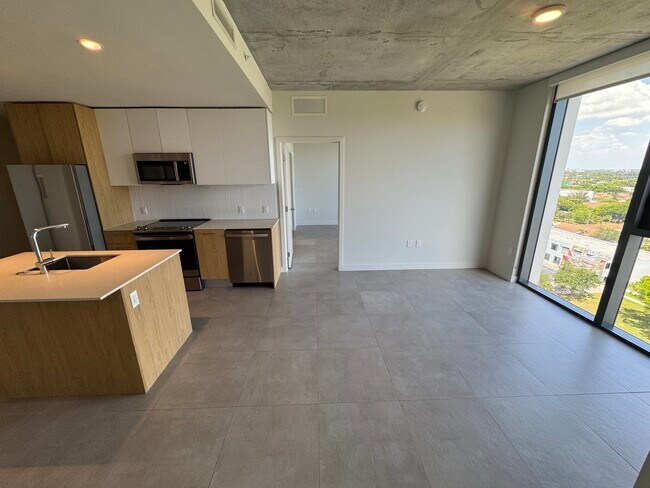 Cocina y sala de estar - 138 NW 31st St Unidad C2