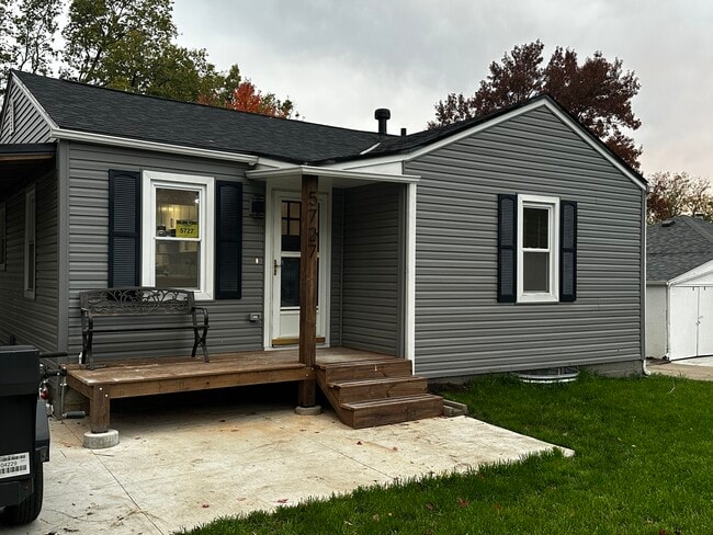 Photo - 5727 Saylor St