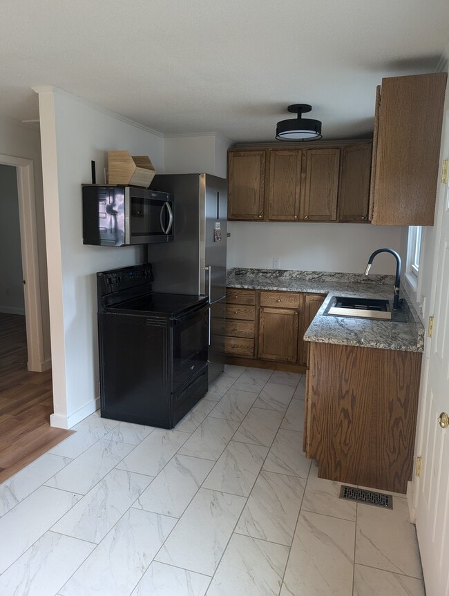 Building Photo - 1446 Rosewood St Rental