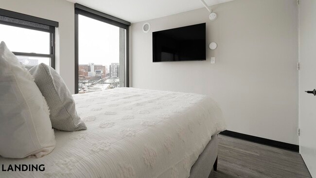 Photo - 1922 W Ogden Ave Unidad 909