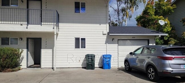 Building Photo - 1806 Medart Ln