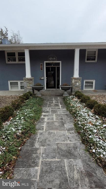 Building Photo - 557 Bellview Ave