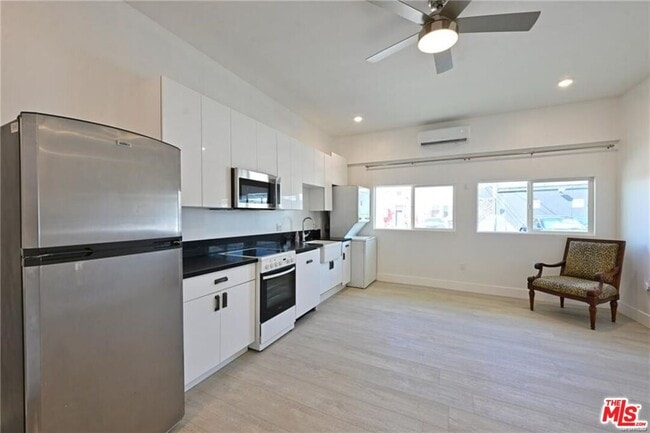 Photo - 7929 Blackburn Ave Unidad 7