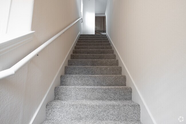 !BR, 1BA - 715SF
