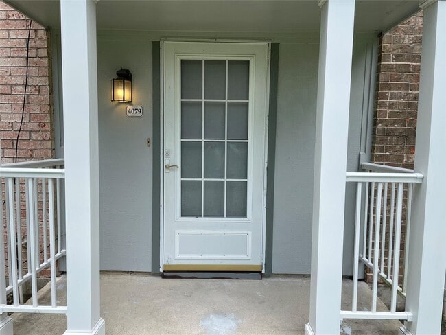 Photo - 4079 Young St