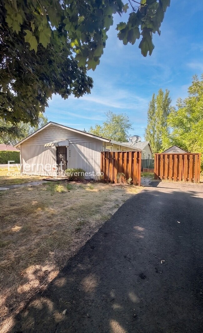 Building Photo - 4-Bed/2-Bath Home/ Pet Friendly/ Voucher Accepted/Available Soon!
