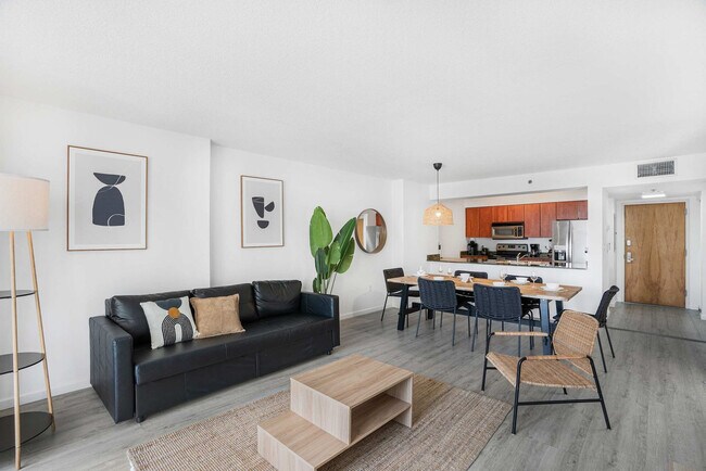 Photo - 1 SE 12th St Unidad FL17-ID1038995P