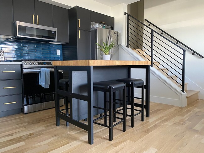 Photo - 2400 S Delaware St