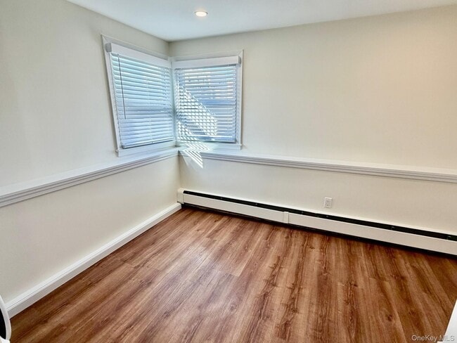 Photo - 211 W Walnut St